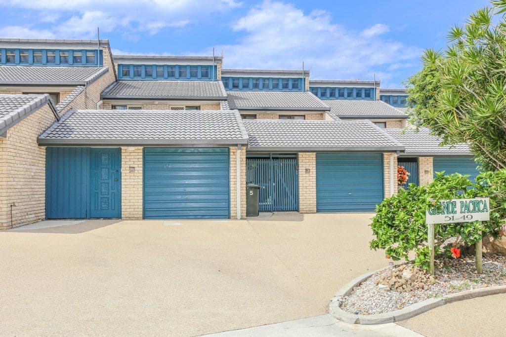 49 Hooker Boulevard, BROADBEACH WATERS QLD 4218, Broadbeach Waters - Thumbnail 2