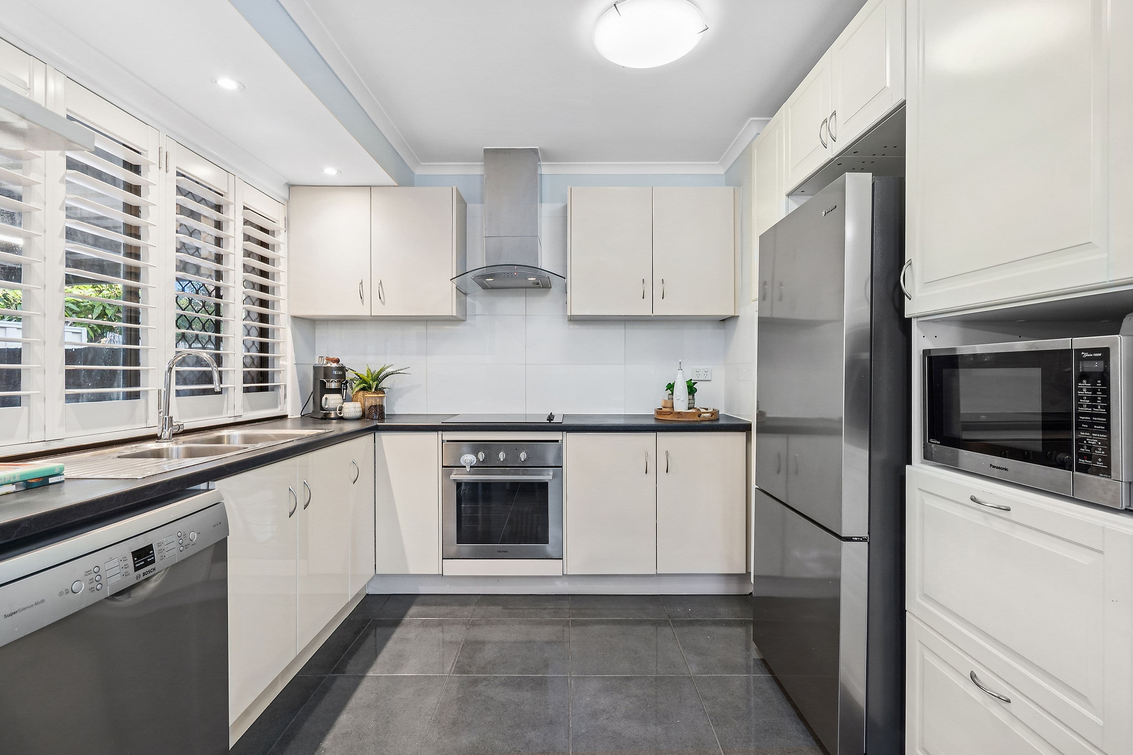 8 Craig Street, Everton Hills QLD 4053, Everton Hills - Thumbnail 2