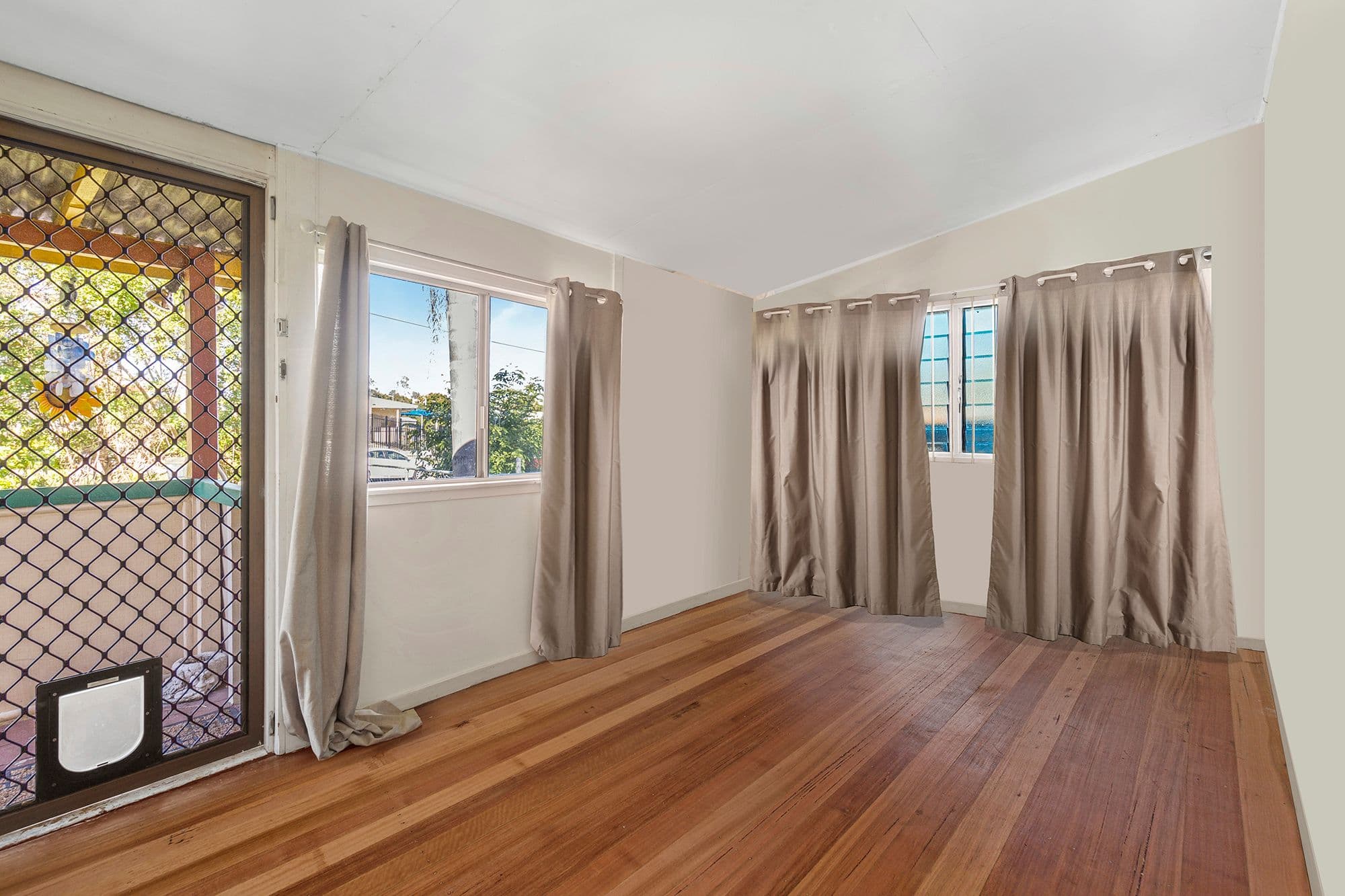 21 Charles Avenue, Logan Central QLD 4114, Logan Central - Thumbnail 2