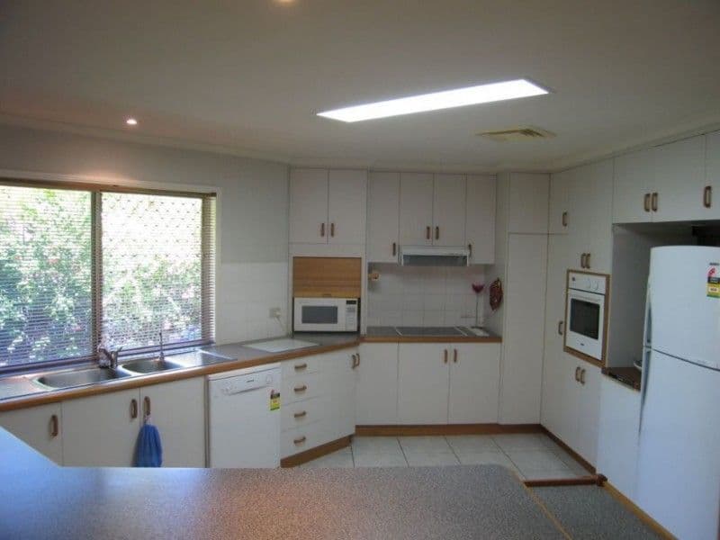 16 Kirkconell Street, BEACONSFIELD QLD 4740, Beaconsfield - Thumbnail 3