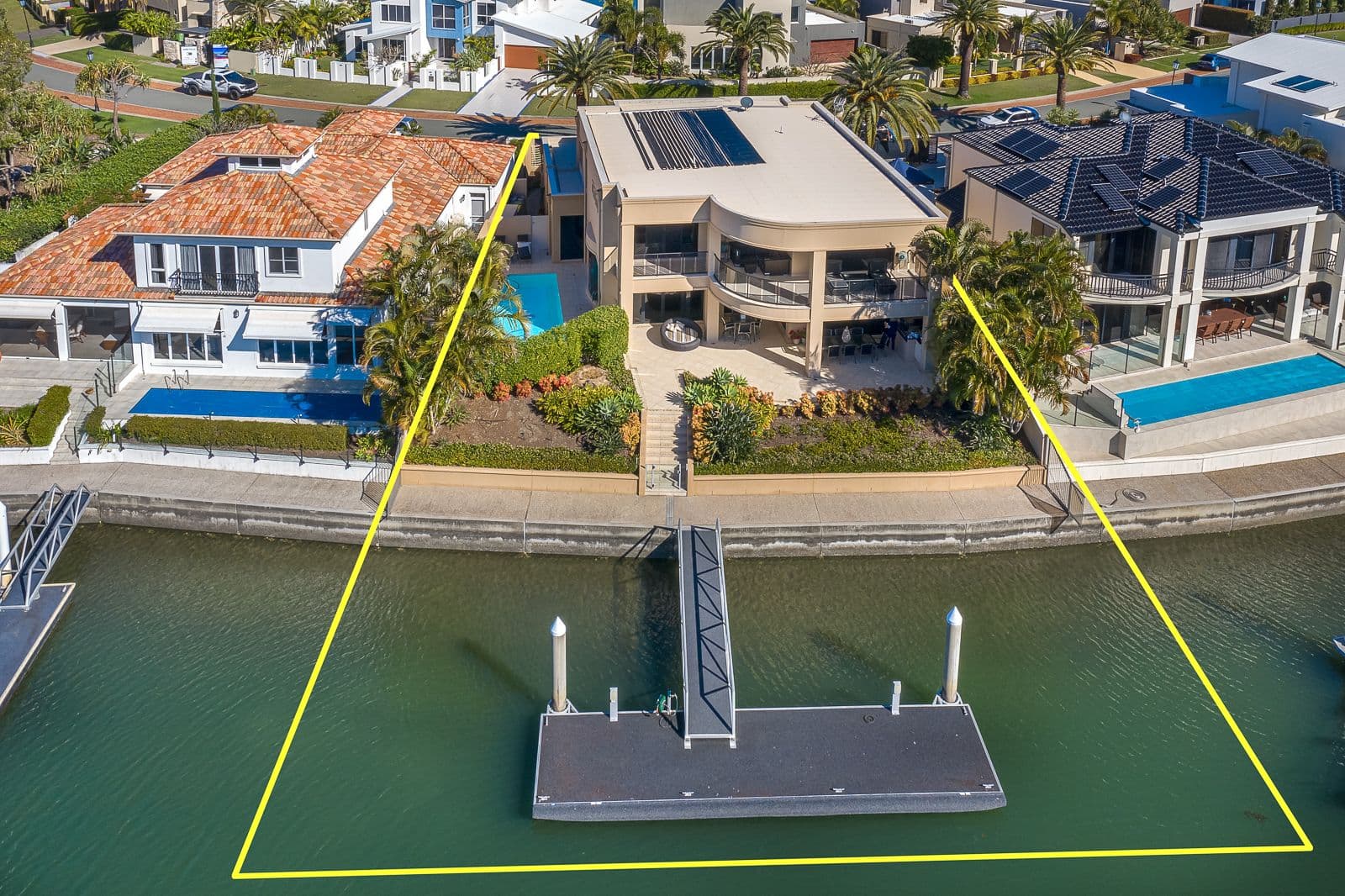 18 King Charles Drive, Sovereign Islands QLD 4216, Sovereign Islands - Thumbnail 2