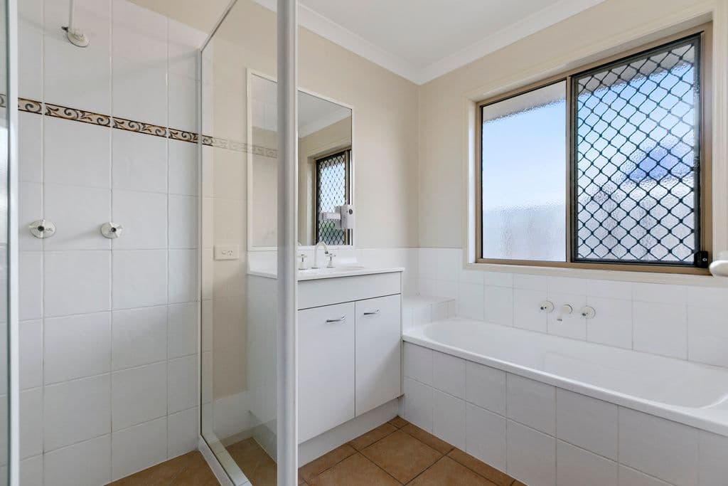 11 Anchor Place, Redland Bay QLD 4165, Redland Bay - Thumbnail 7