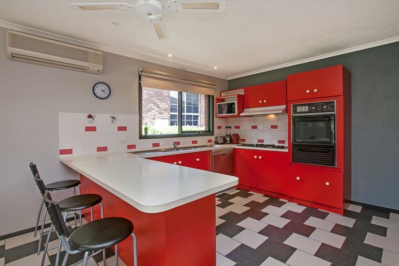 65 Veronica Crescent, Mill Park VIC 3082, Mill Park - Thumbnail 2