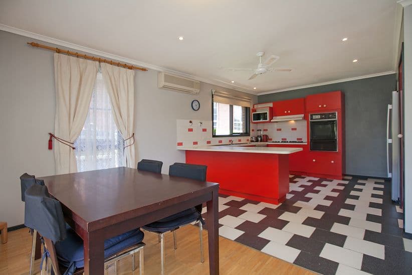 65 Veronica Crescent, Mill Park VIC 3082, Mill Park - Thumbnail 3
