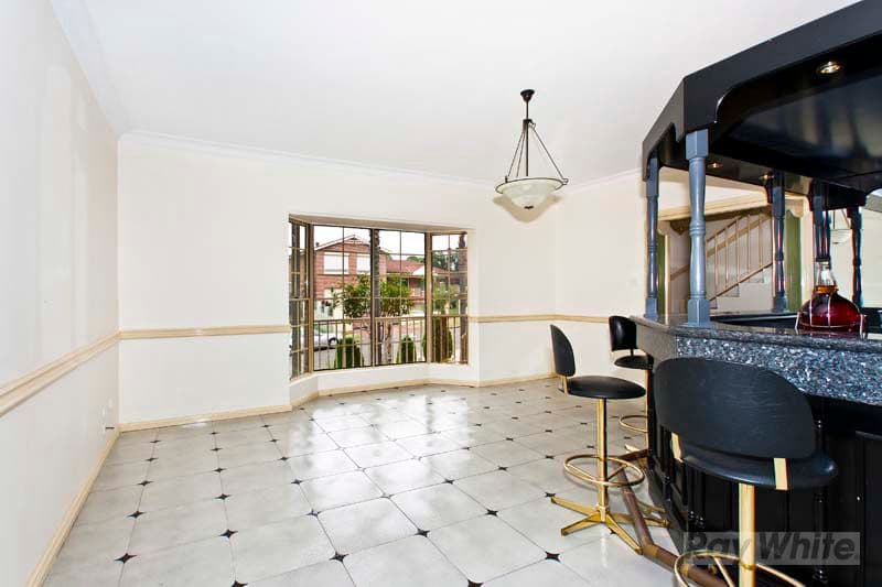 8 Hurkett Place, BOSSLEY PARK NSW 2176, Bossley Park - Thumbnail 3