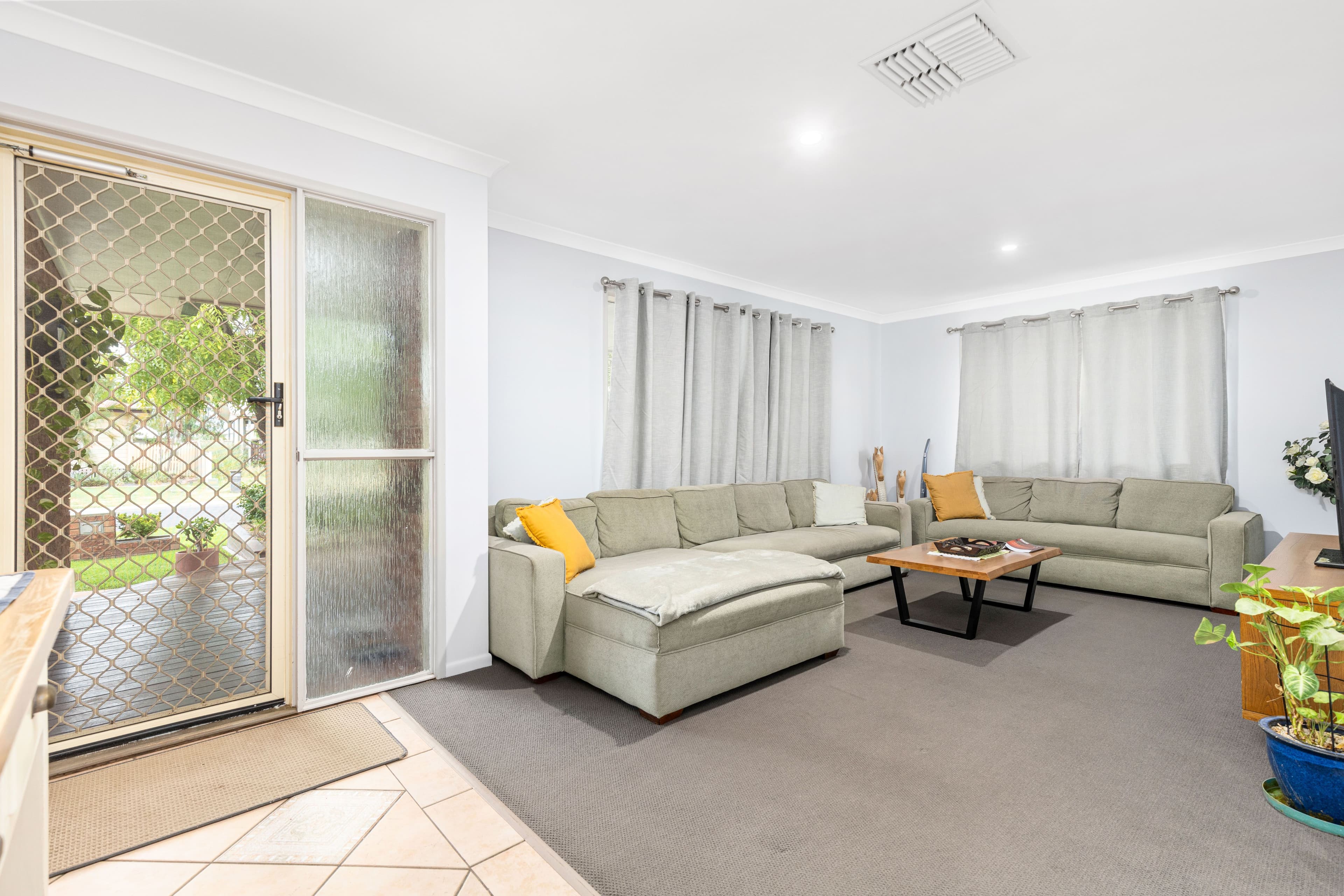11 Statesman Drive, Emerald QLD 4720, Emerald - Thumbnail 3