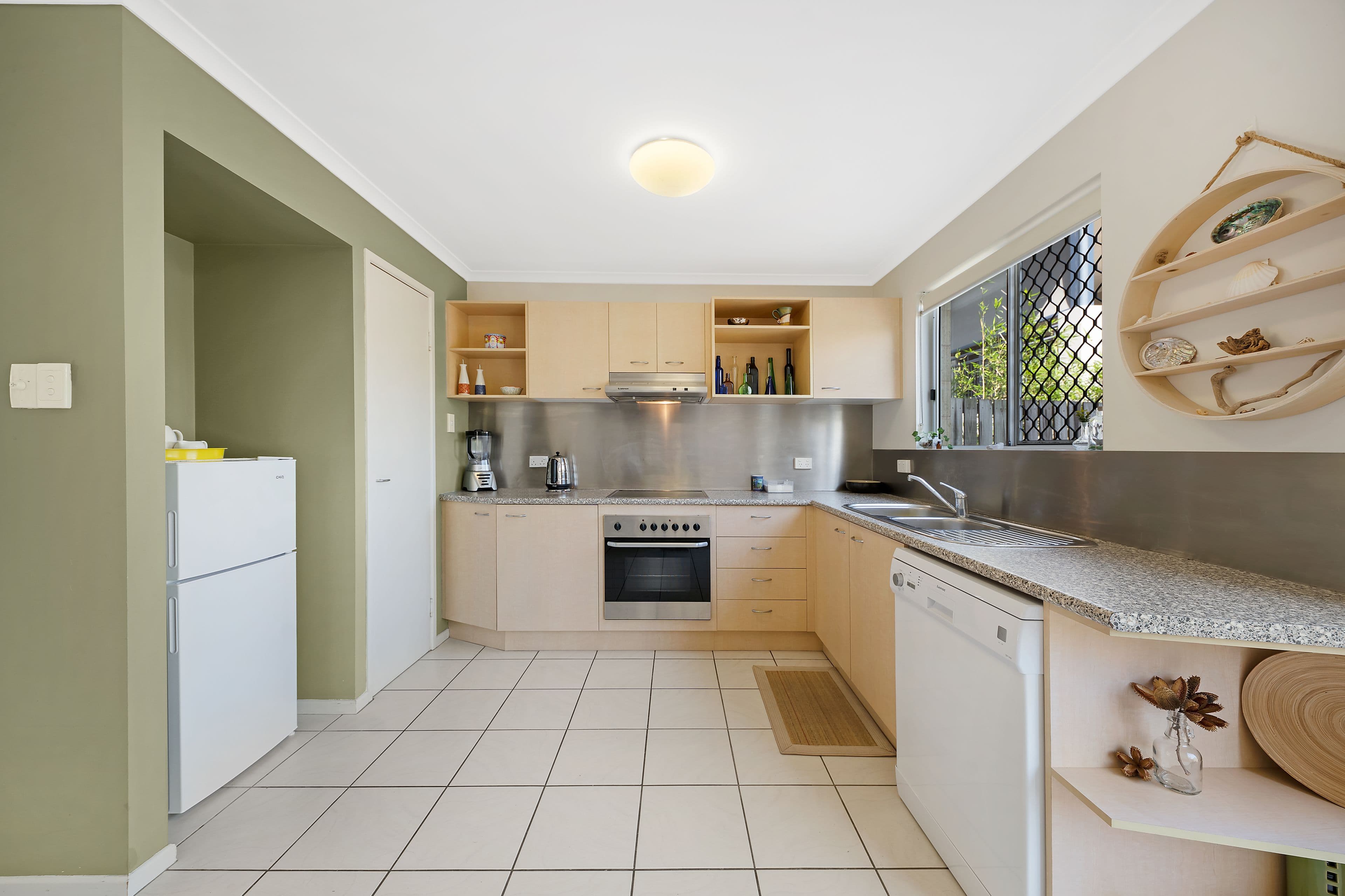 35-37 John Street, Redcliffe QLD 4020, Redcliffe - Thumbnail 2