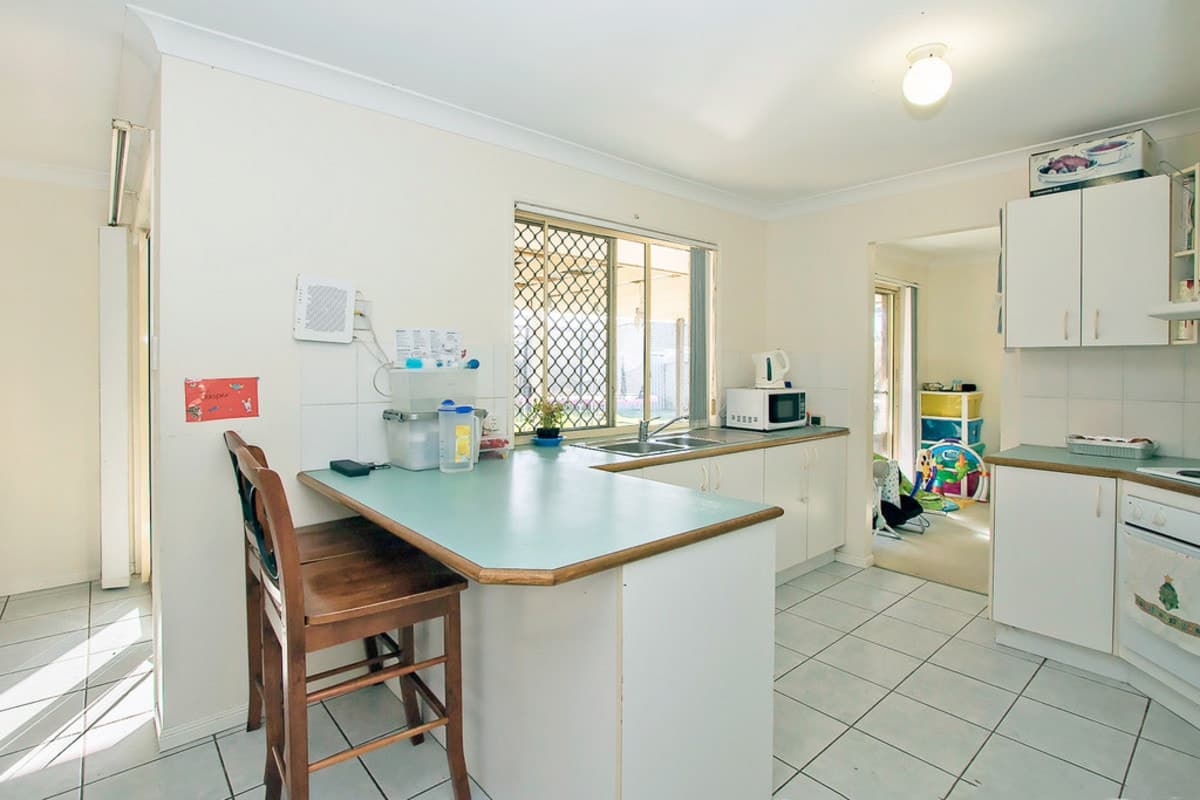52 Phillip Parade, DECEPTION BAY, Deception Bay - Thumbnail 3