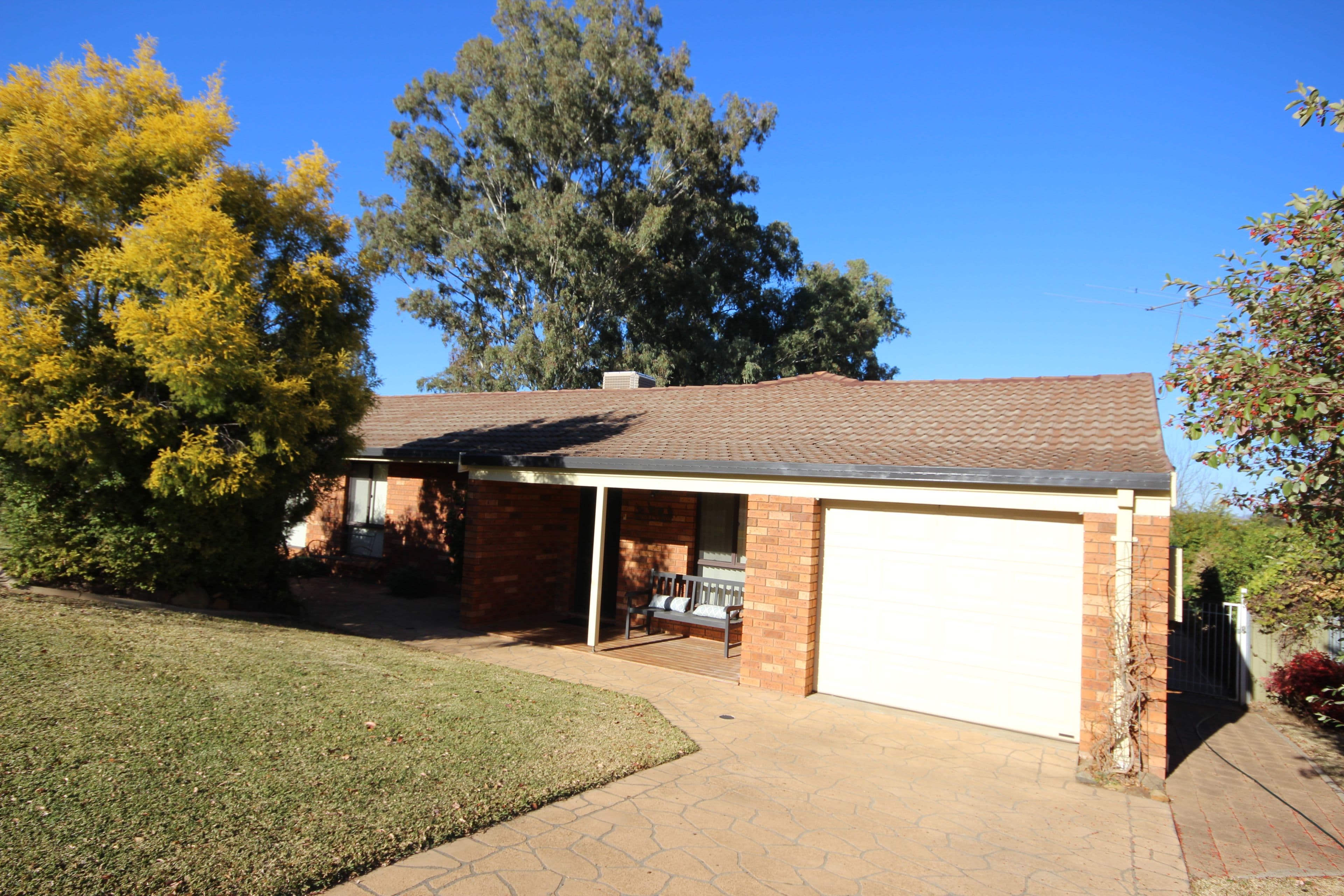 31 Valley Drive, Tamworth NSW 2340, Tamworth - Image 1