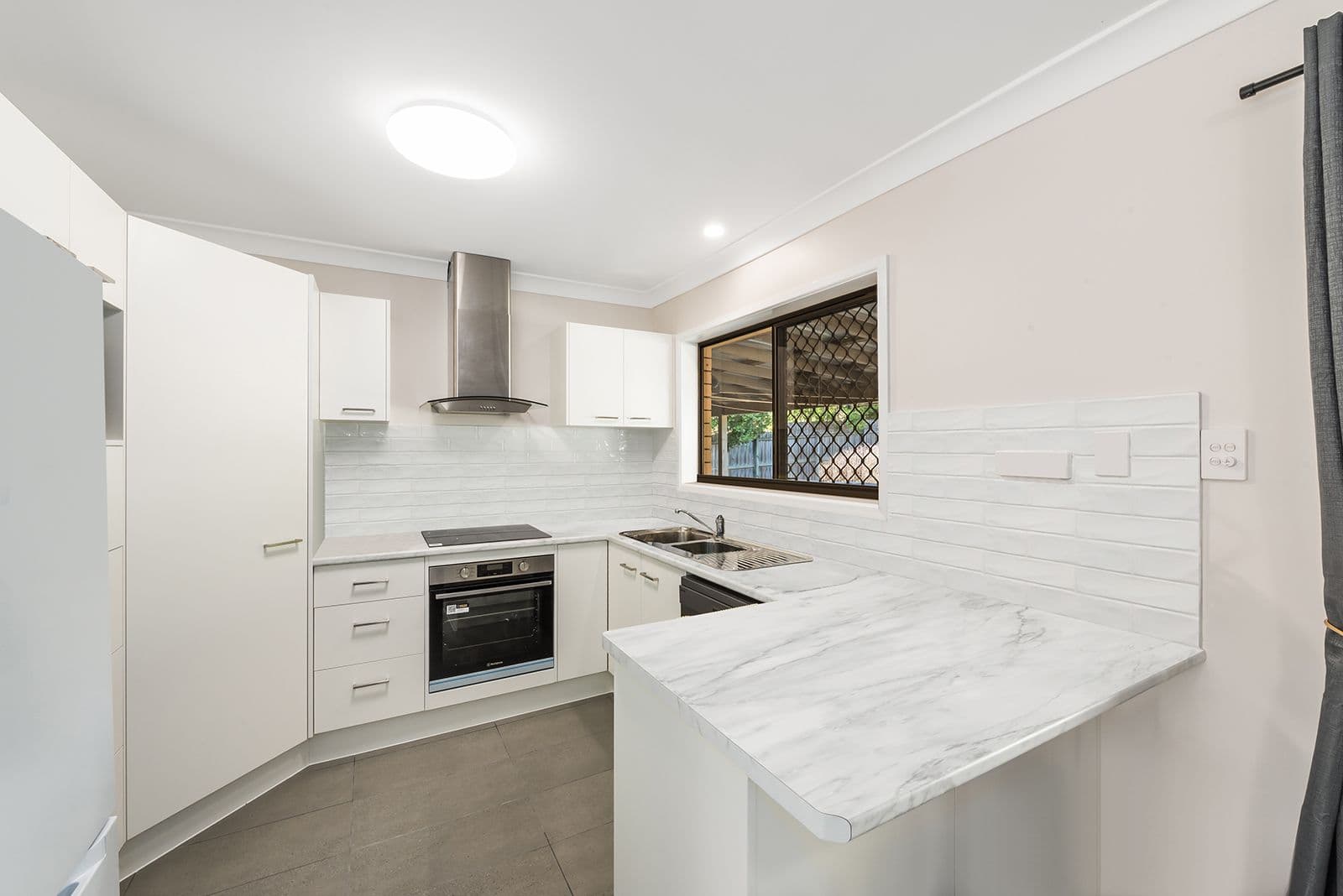 329 Cliveden Avenue, Oxley QLD 4075, Oxley - Thumbnail 4