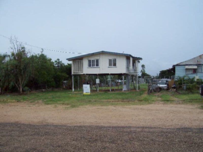 77 Brodie, HUGHENDEN QLD 4821, Hughenden - Thumbnail 2