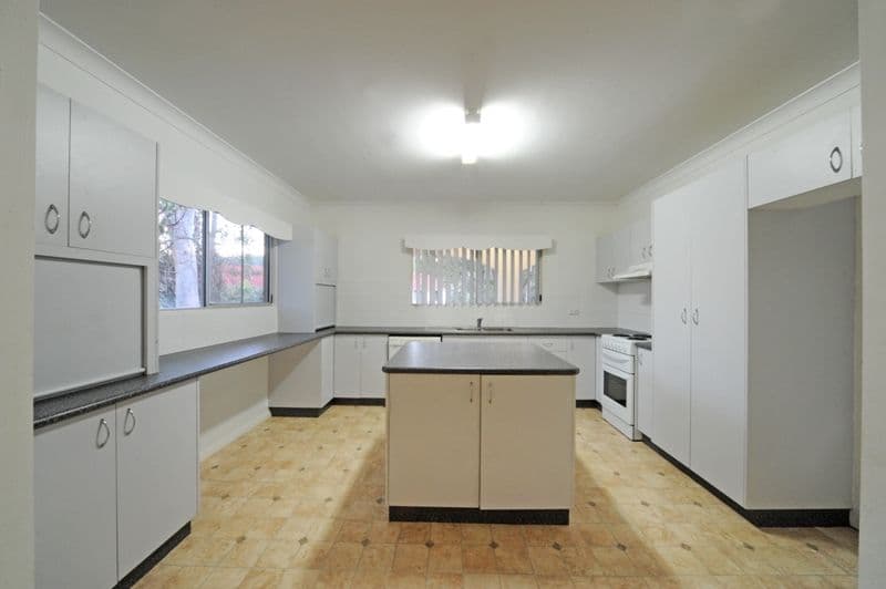4 Pleasant Drive, CANNONVALE QLD 4802, Cannonvale - Thumbnail 2