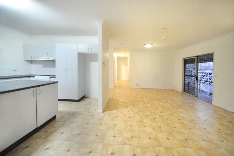 4 Pleasant Drive, CANNONVALE QLD 4802, Cannonvale - Thumbnail 6
