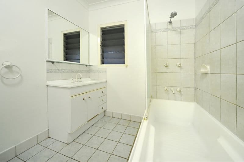 4 Pleasant Drive, CANNONVALE QLD 4802, Cannonvale - Thumbnail 7