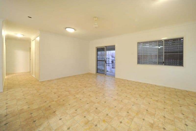 4 Pleasant Drive, CANNONVALE QLD 4802, Cannonvale - Thumbnail 8