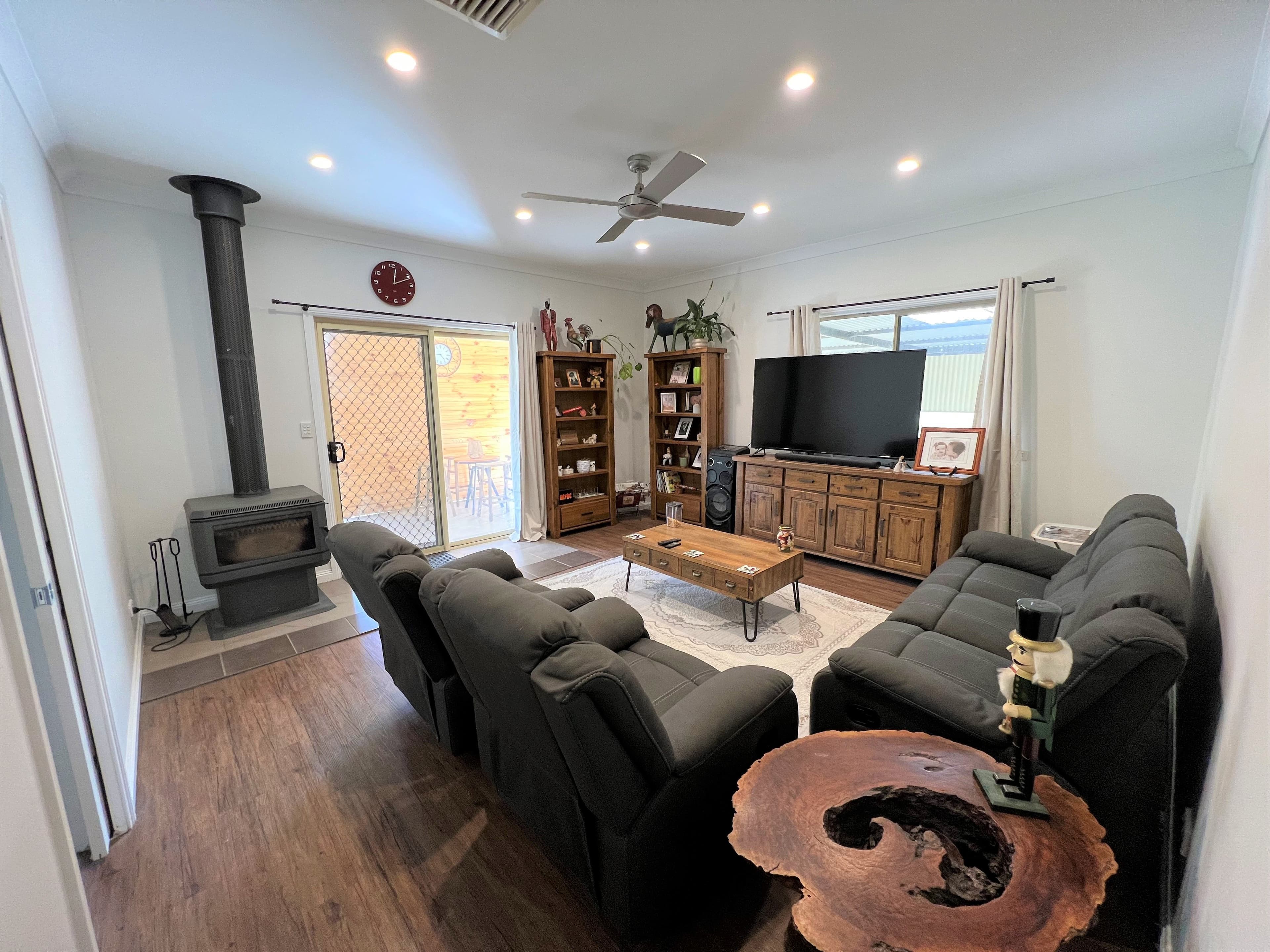 131 Hardinge Street, Deniliquin NSW 2710, Deniliquin - Thumbnail 2