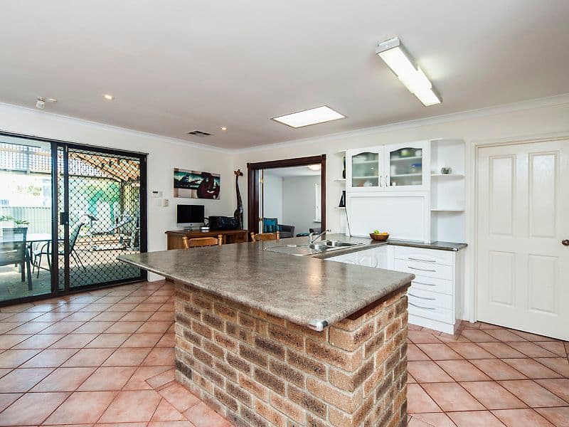 4 Greta Court, COOLOONGUP WA 6168, Cooloongup - Thumbnail 3