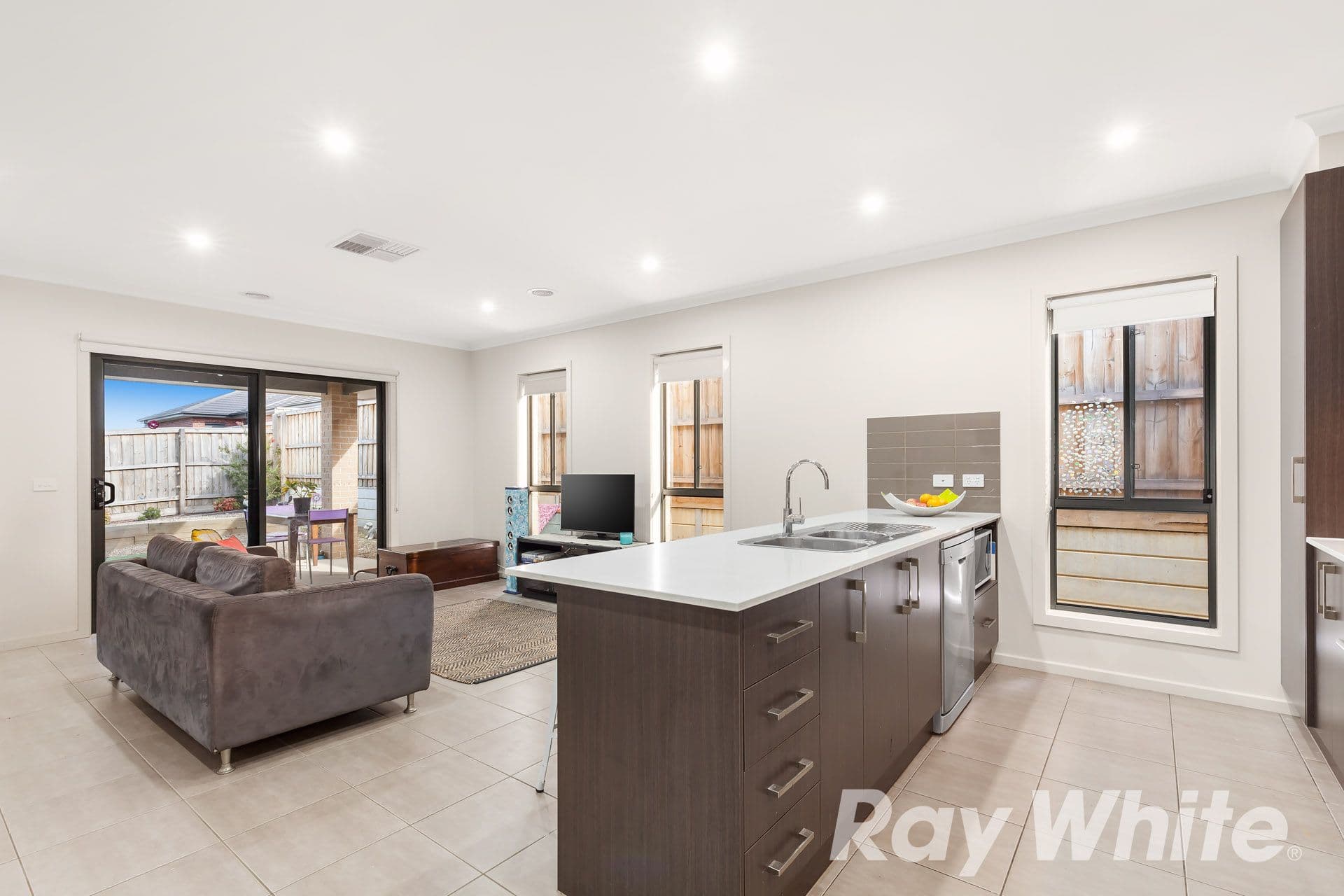 28 Gyrfalcon Way, Doreen VIC 3754, Doreen - Thumbnail 3