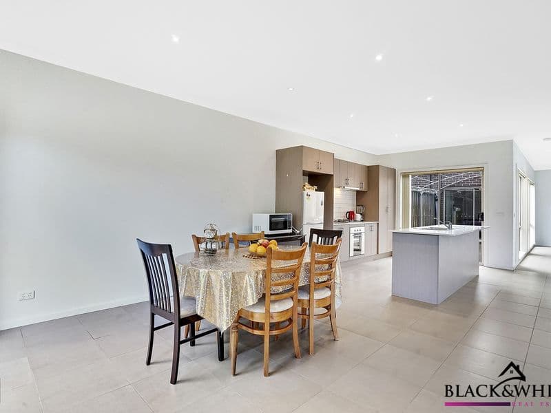 17 Catania Avenue, Point Cook VIC 3030, Point Cook - Thumbnail 6