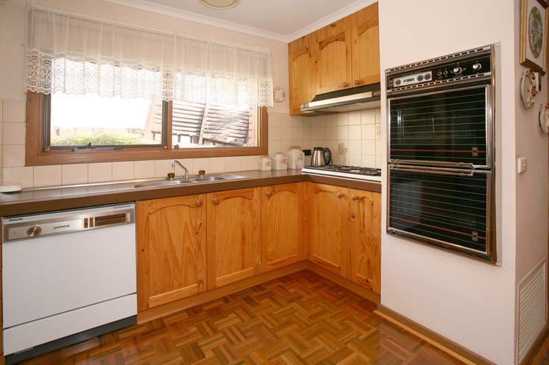 25 Haversham Avenue, WHEELERS HILL VIC 3150, Wheelers Hill - Thumbnail 2