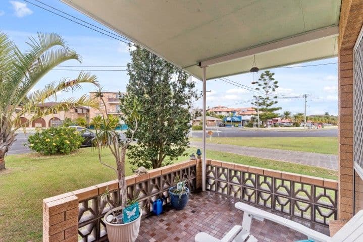 31 Twenty Third Avenue, Palm Beach QLD 4221, Palm Beach - Thumbnail 3