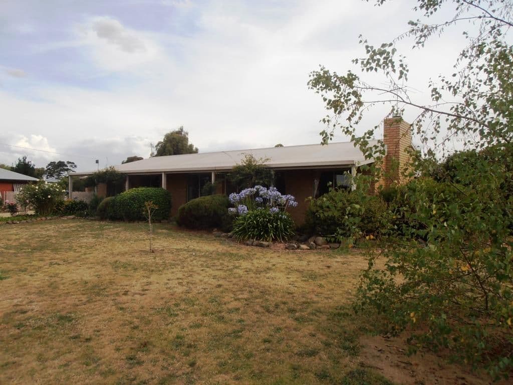 40 Coleraine Drive, ROMSEY VIC 3434, Romsey - Thumbnail 2