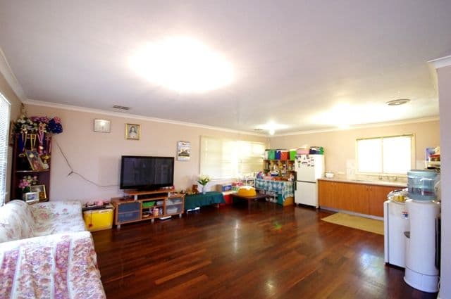 26 Gummow Way, GIRRAWHEEN WA 6064, Girrawheen - Thumbnail 4