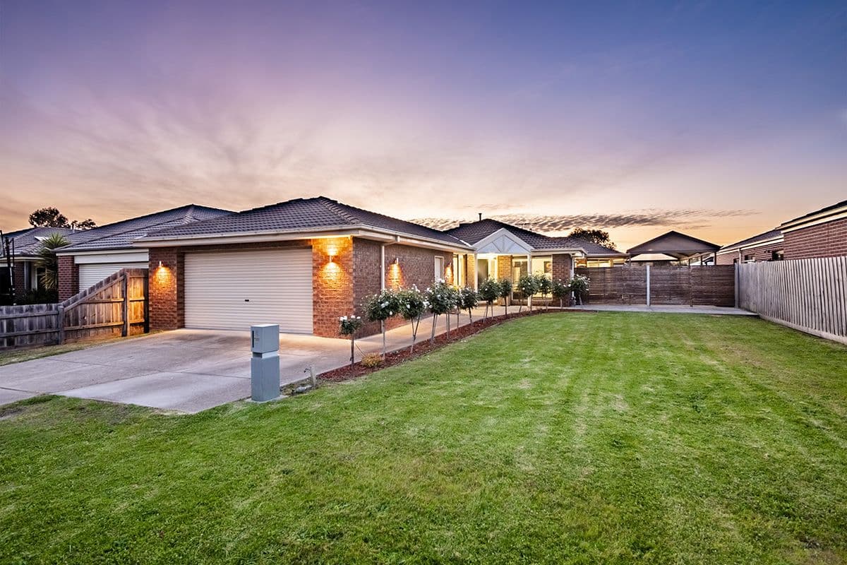 14 Dunferline Crescent, Cranbourne VIC 3977, Cranbourne - Image 1
