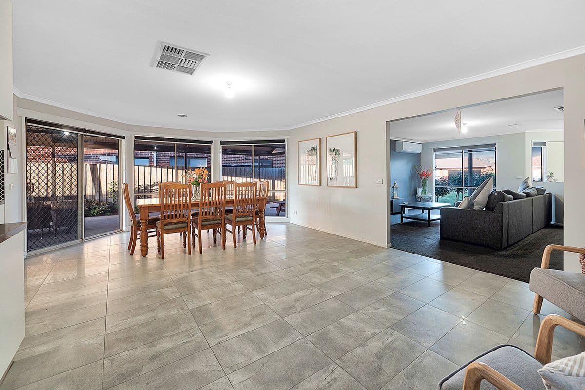 14 Dunferline Crescent, Cranbourne VIC 3977, Cranbourne - Thumbnail 5