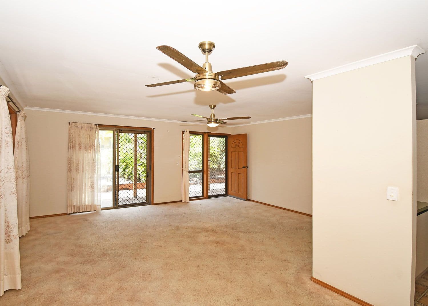 73 Hammond Street, Urangan QLD 4655, Urangan - Thumbnail 3