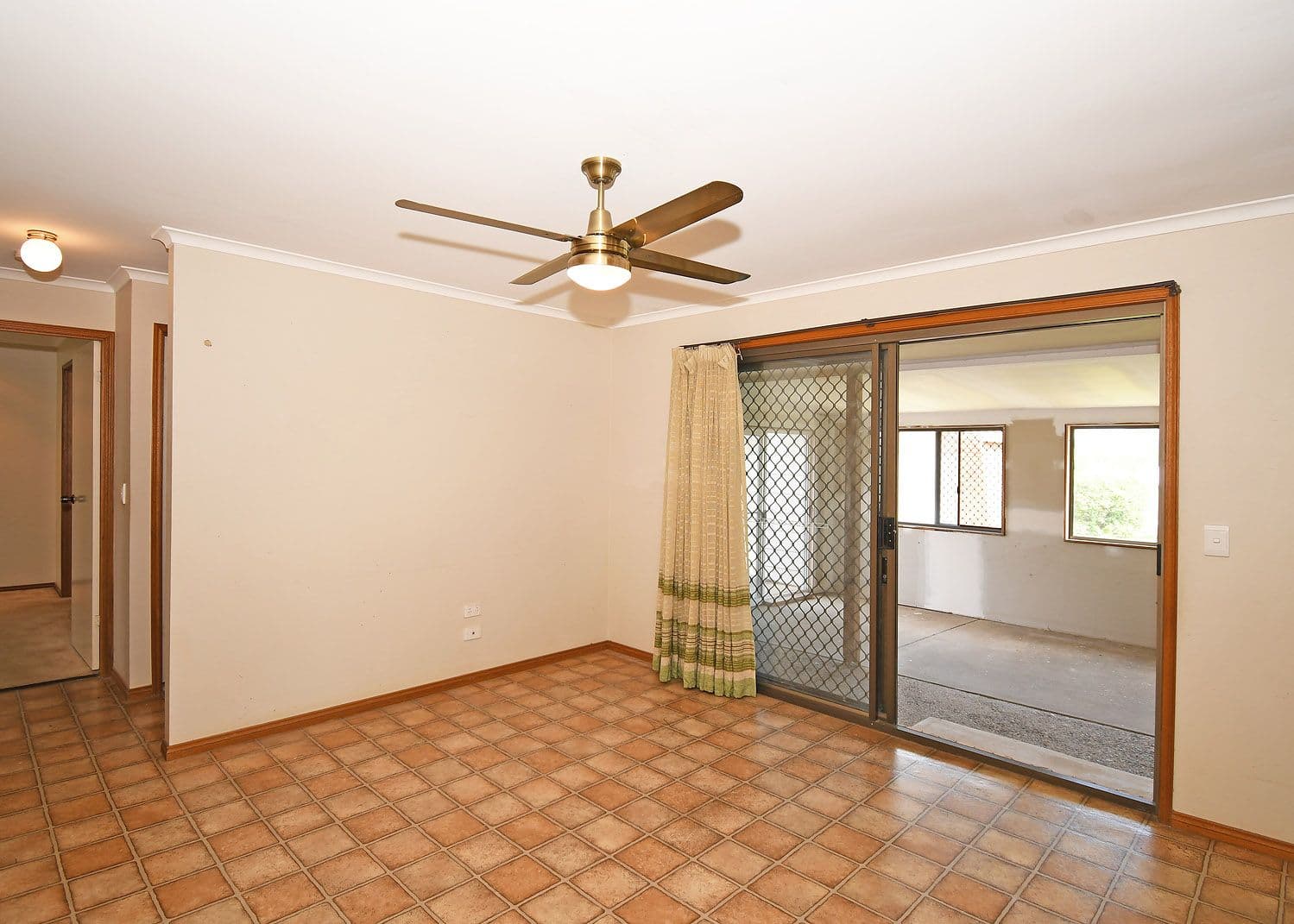 73 Hammond Street, Urangan QLD 4655, Urangan - Thumbnail 5