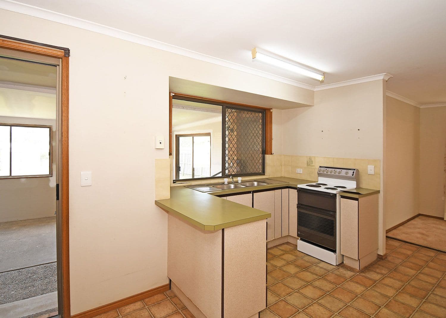 73 Hammond Street, Urangan QLD 4655, Urangan - Thumbnail 6