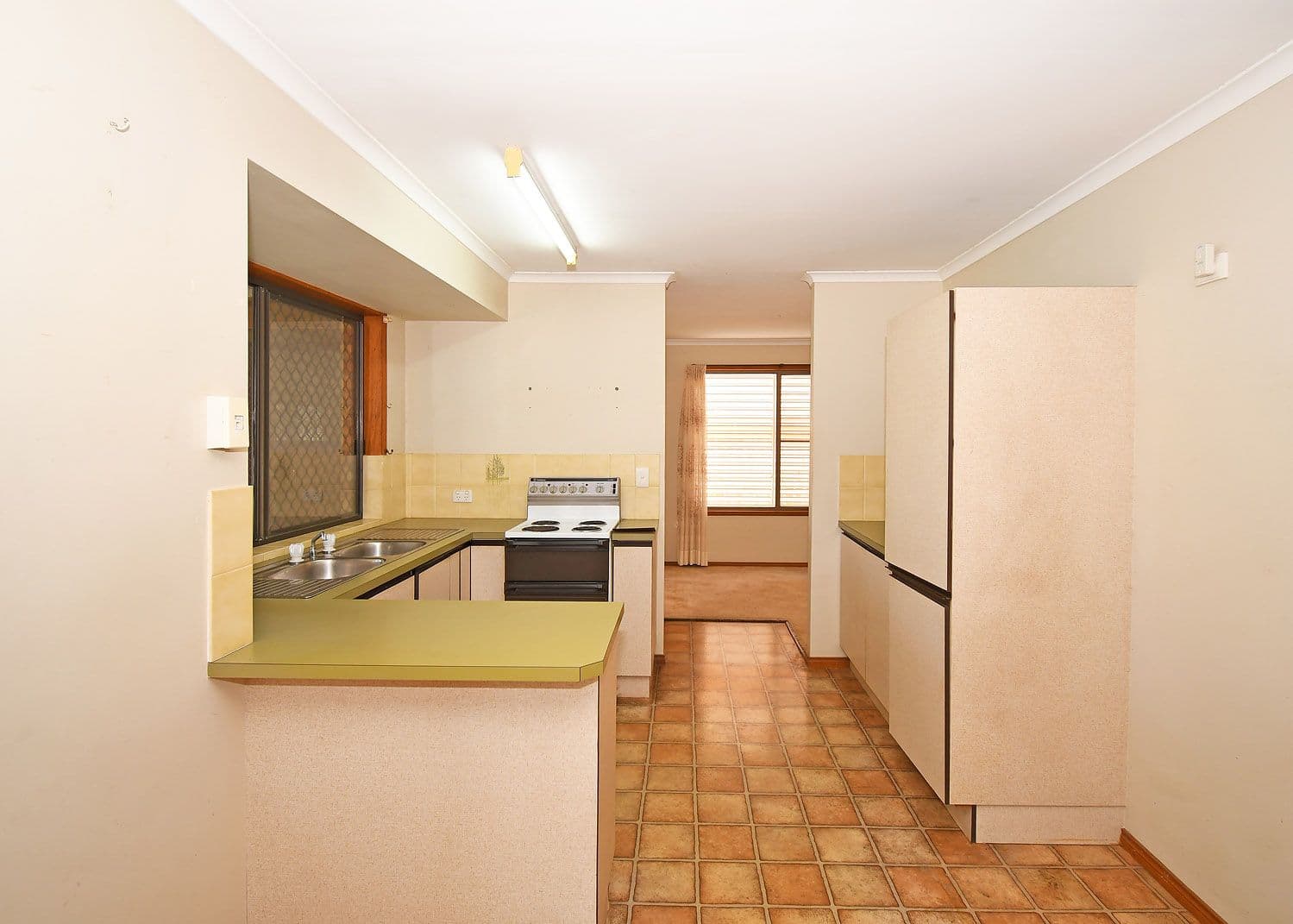 73 Hammond Street, Urangan QLD 4655, Urangan - Thumbnail 7
