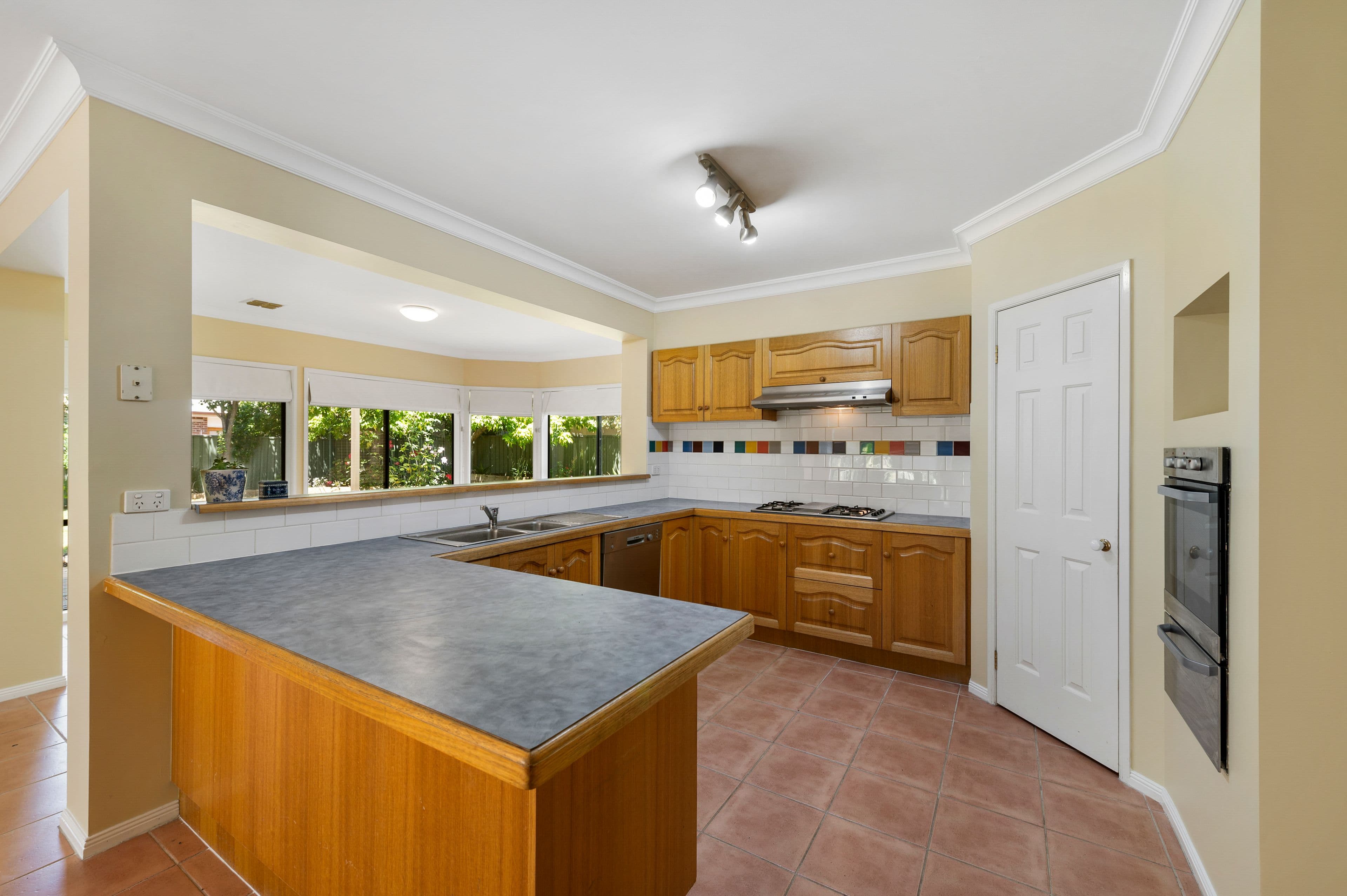 4 Creekbank Place, Caroline Springs VIC 3023, Caroline Springs - Thumbnail 5