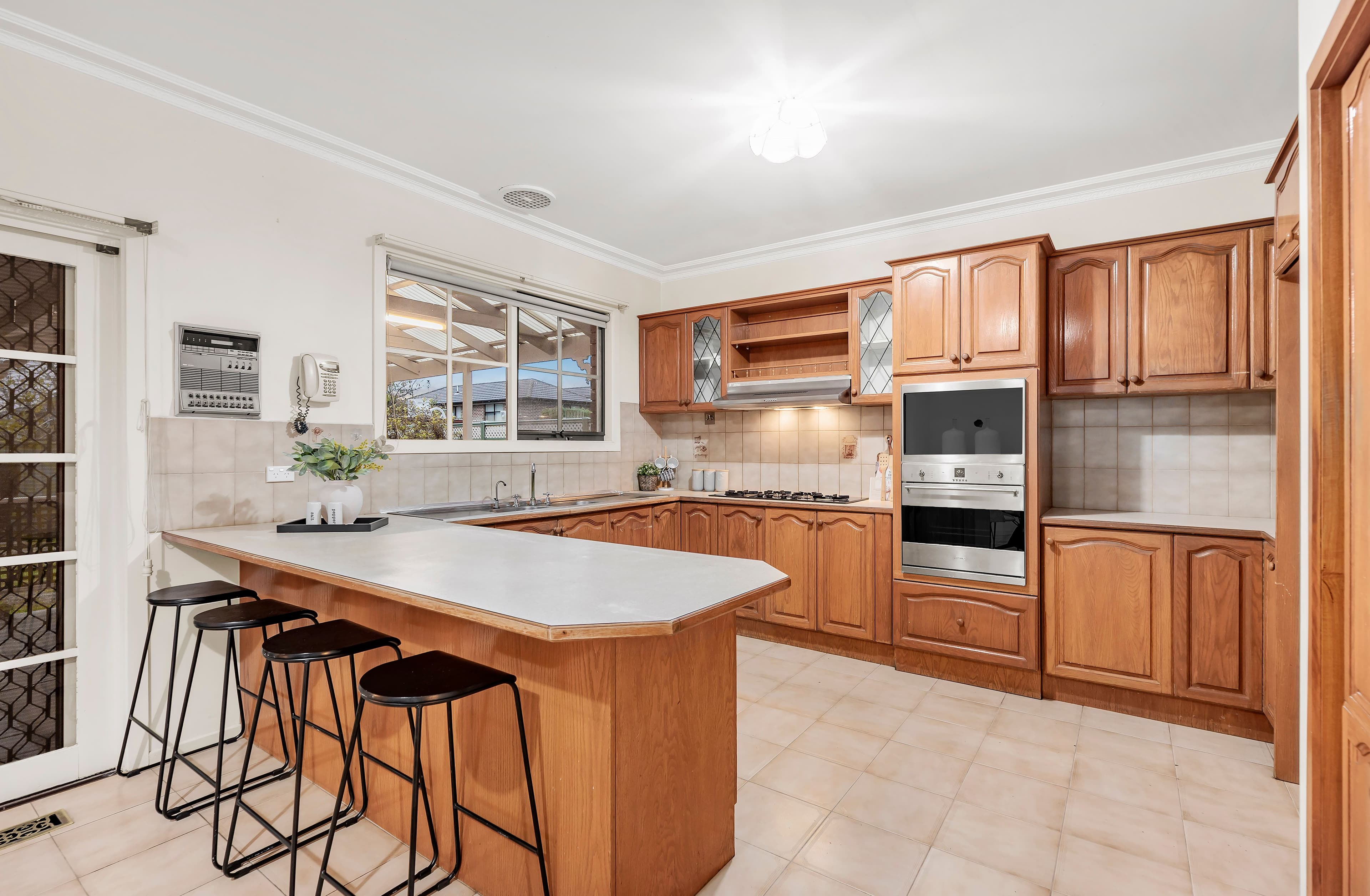 2 Henty Court, Mill Park VIC 3082, Mill Park - Thumbnail 2