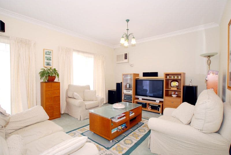 24   Aurisch Avenue, GLEN WAVERLEY VIC 3150, Glen Waverley - Thumbnail 2