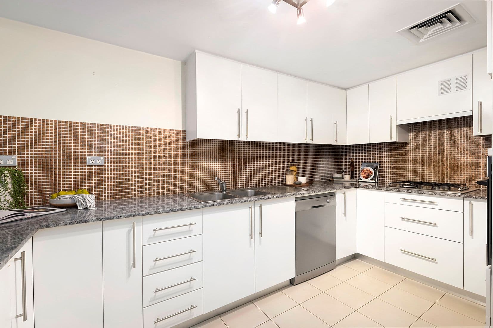 4 Charlbury Crescent, Cranbourne North - Thumbnail 6