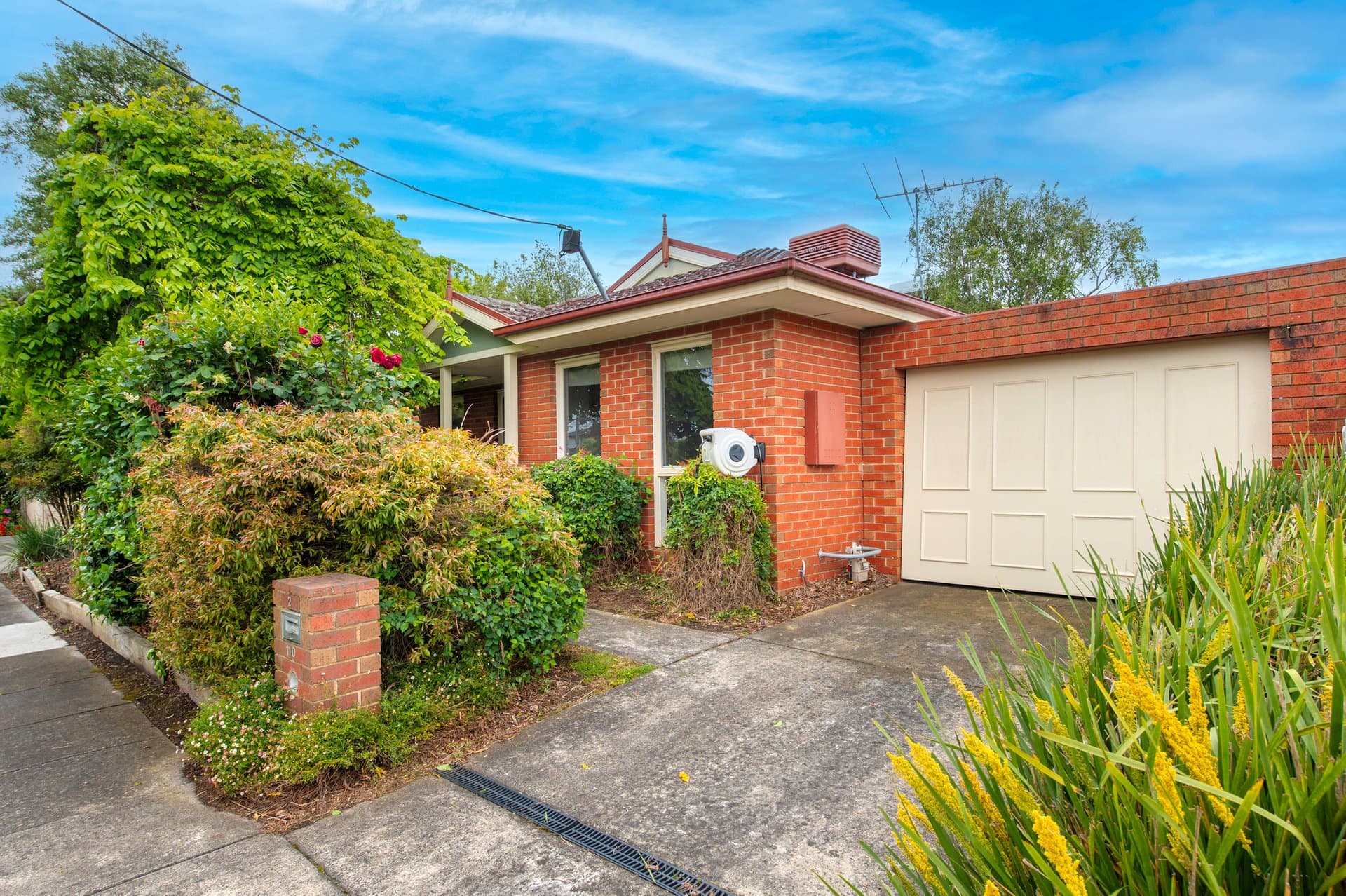 2/110 Blackburn Road, Glen Waverley - Thumbnail 2