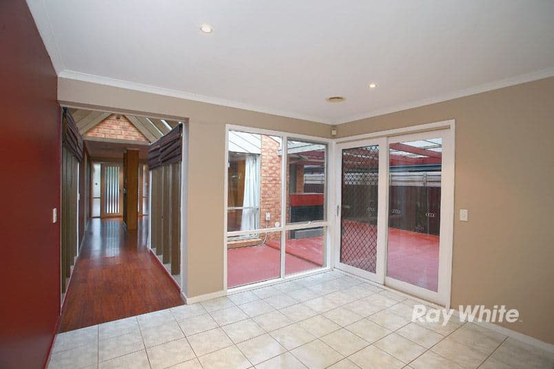 19 Friendship Close, CRANBOURNE VIC 3977, Cranbourne West - Thumbnail 4
