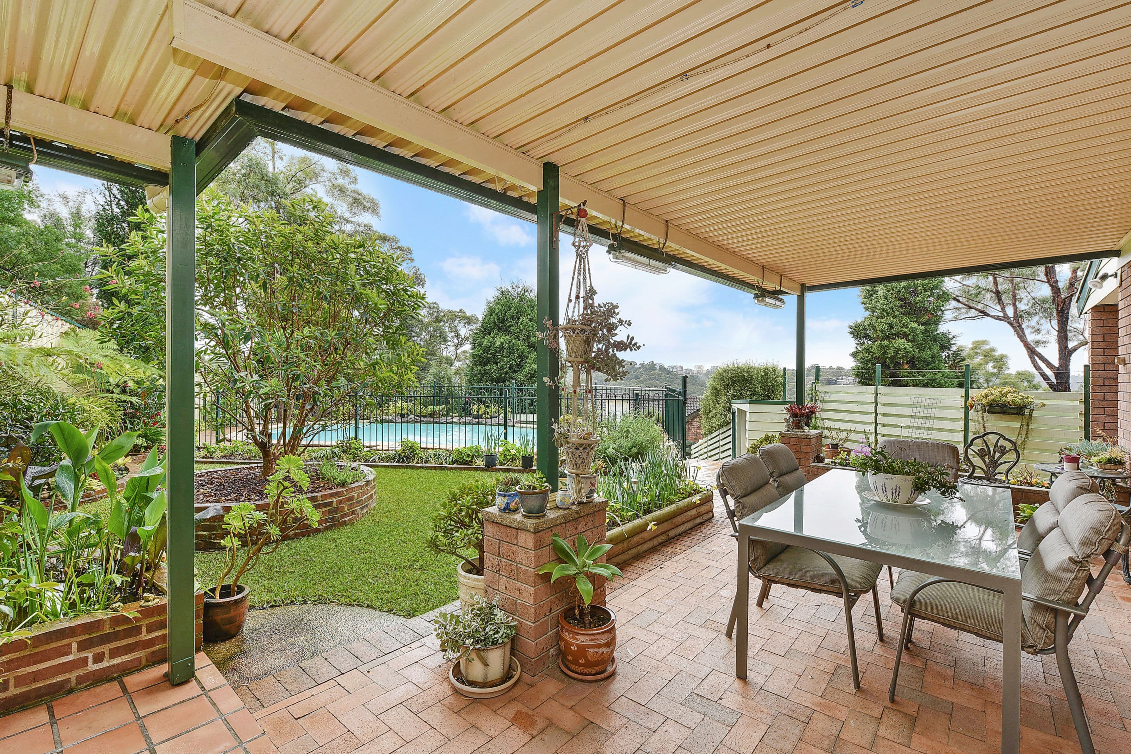5 Howes Close, Westleigh - Image 1