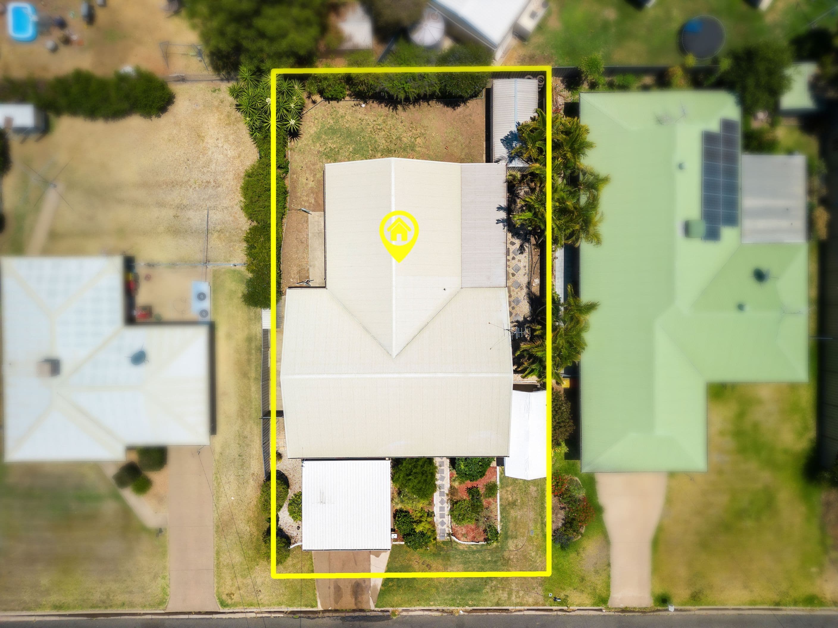11 Barry Street, Emerald QLD 4720, Emerald - Thumbnail 3