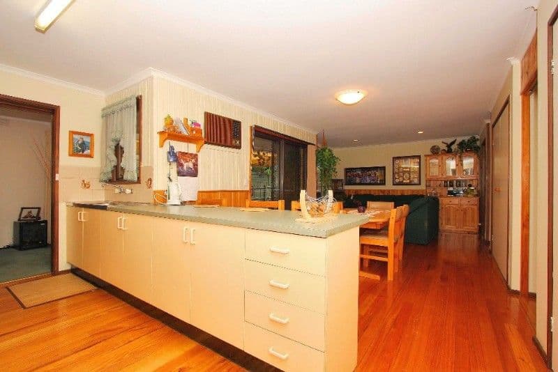 33 Hermitage Crescent, BUNDOORA VIC 3083, Bundoora - Thumbnail 2