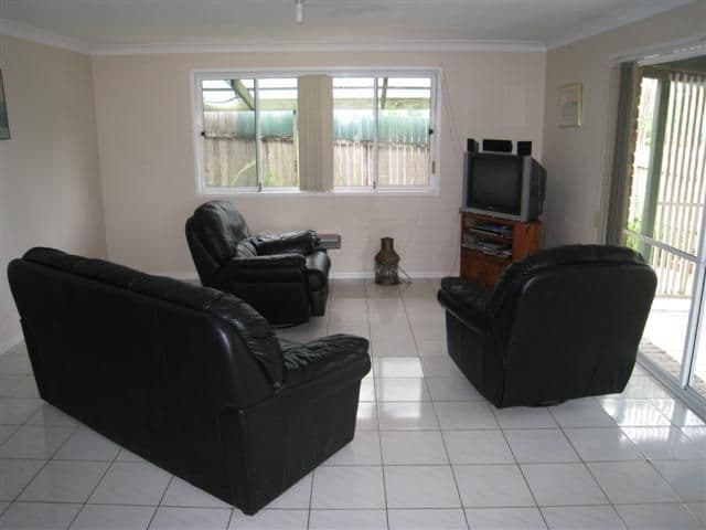 18 Masters Street, ARUNDEL QLD 4214, Arundel - Thumbnail 2