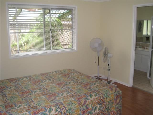 18 Masters Street, ARUNDEL QLD 4214, Arundel - Thumbnail 6