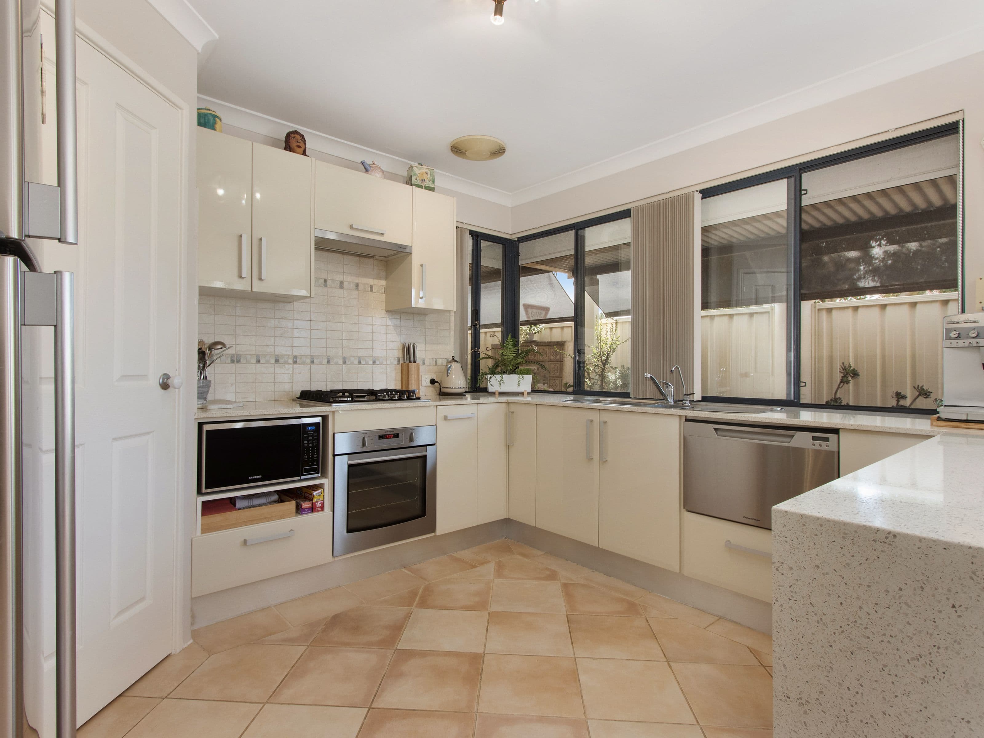 35 Properjohn Drive, Rockingham WA 6168, Rockingham - Thumbnail 3