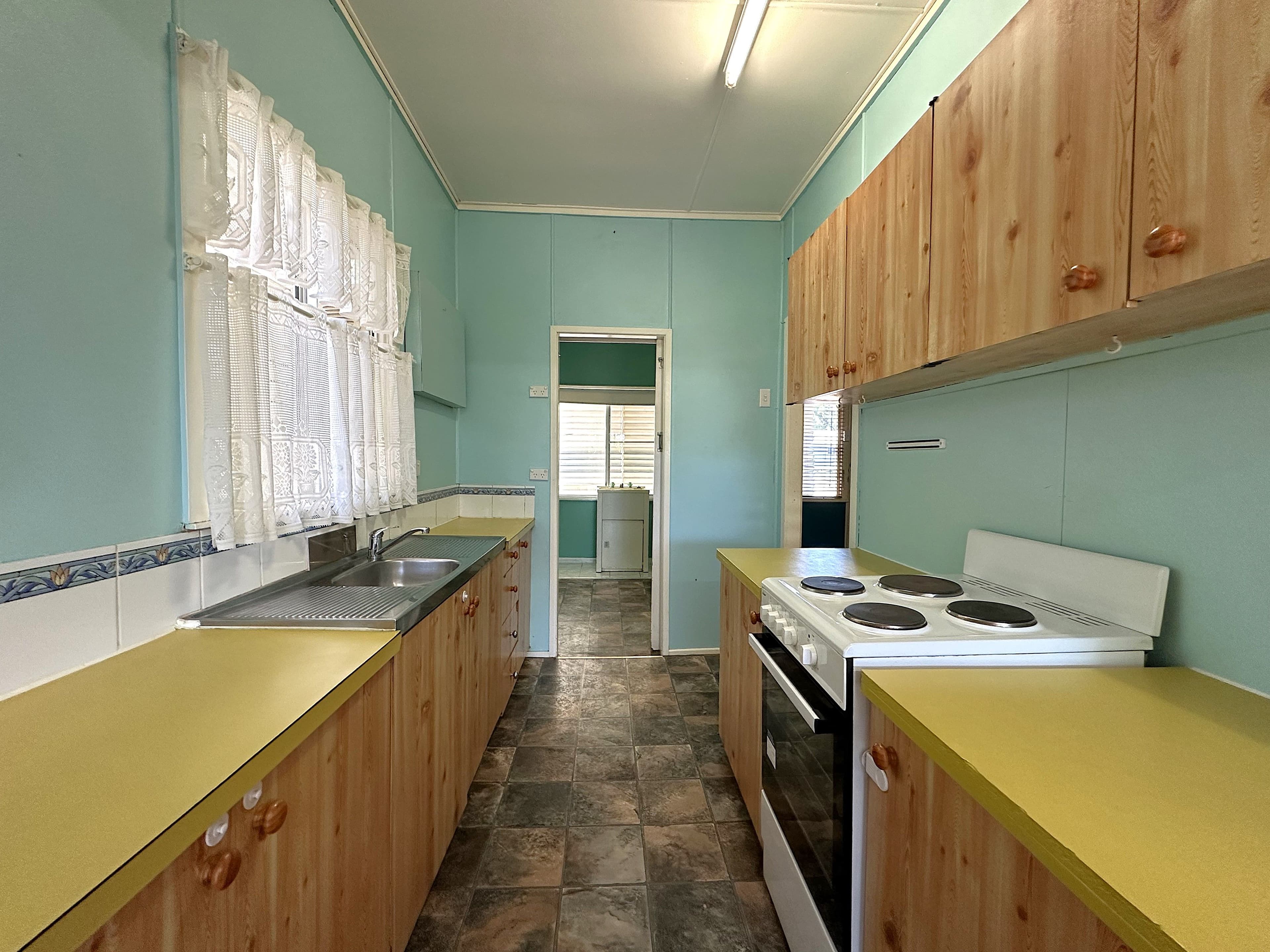176 Kingfisher Street, Longreach QLD 4730, Longreach - Thumbnail 5