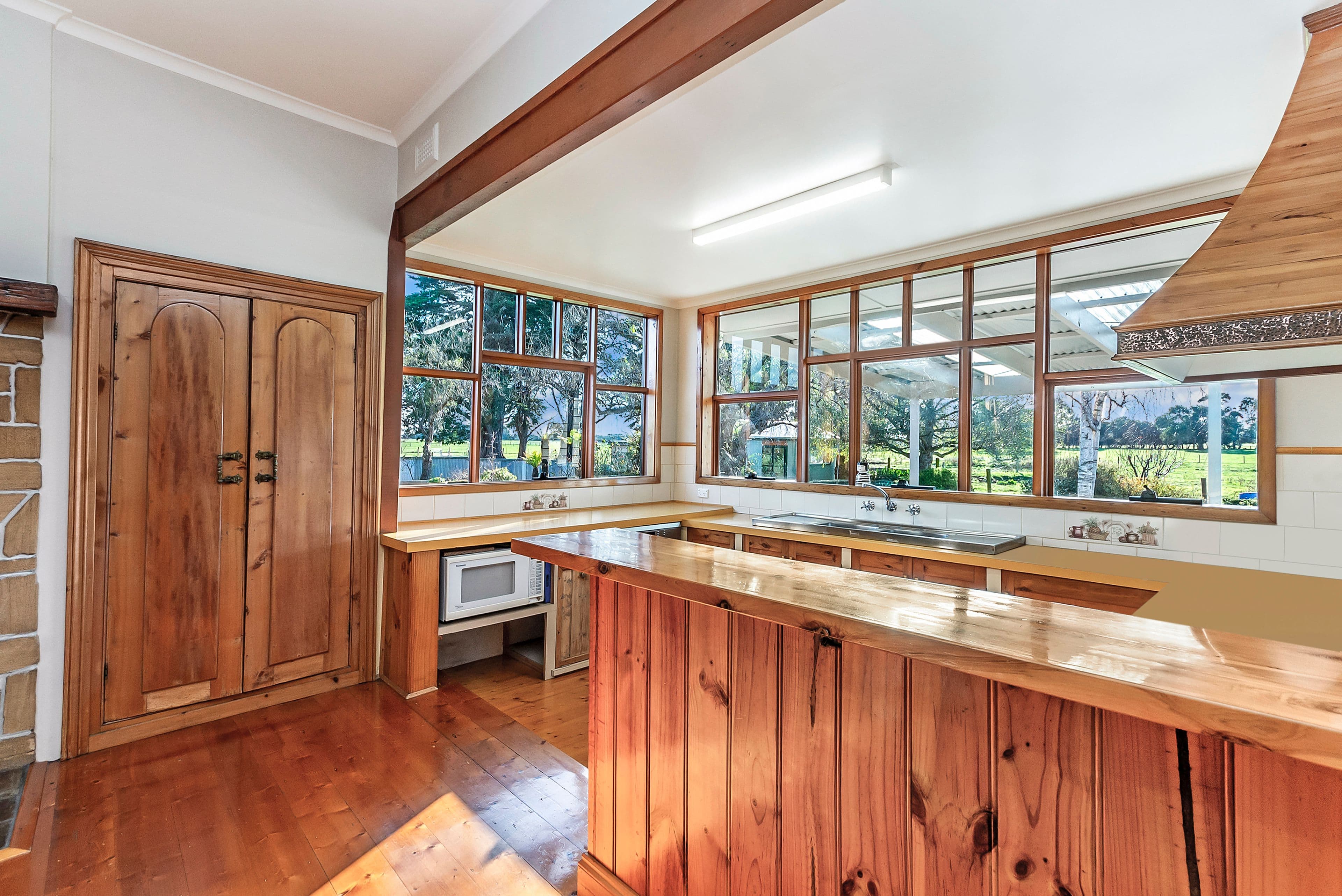 225 Hughs Road, Wangoom VIC 3279, Wangoom - Thumbnail 5