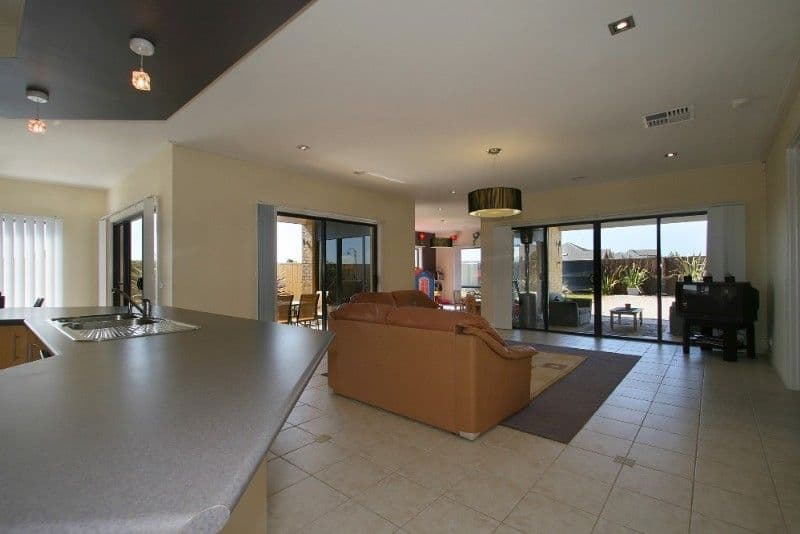 17 Teal Place, PAKENHAM VIC 3810, Pakenham - Thumbnail 3