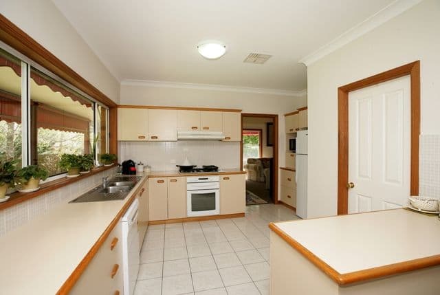 8 Clare Avenue, LAKE ALBERT NSW 2650, Lake Albert - Thumbnail 5