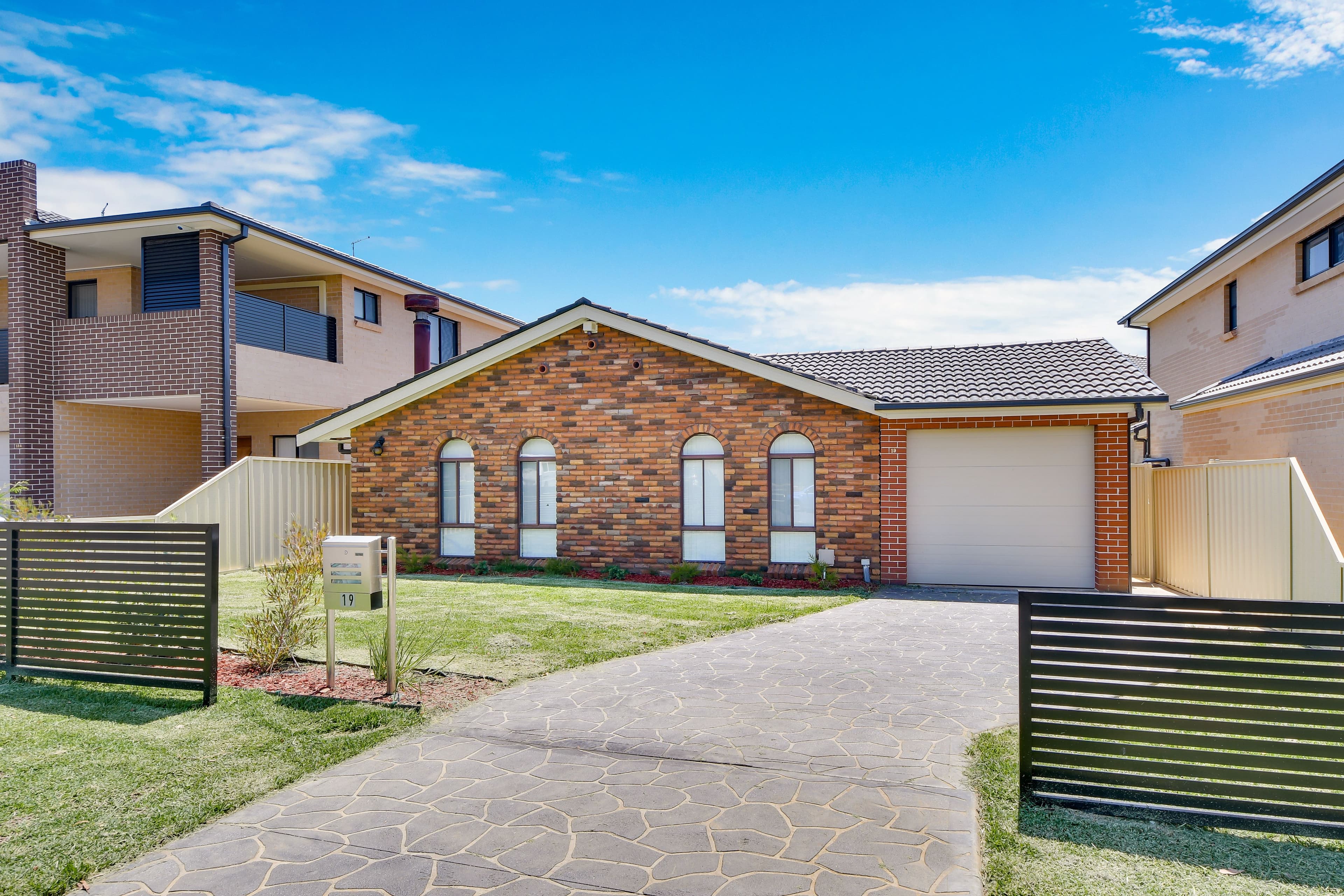 19 Guernsey Avenue, Minto - Image 1